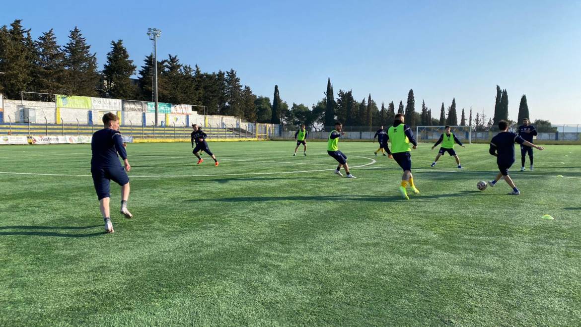 Covid-19, tre calciatori gialloblù negativizzati